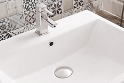 Résoudre les problèmes de plomberie sanitaire avec Salle Bains WC à Larnage